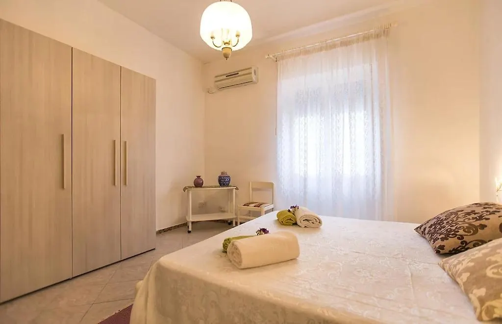 Cervi Flat Close To The Sea And The Historic Centre Of Alghero 0*,  Itálie